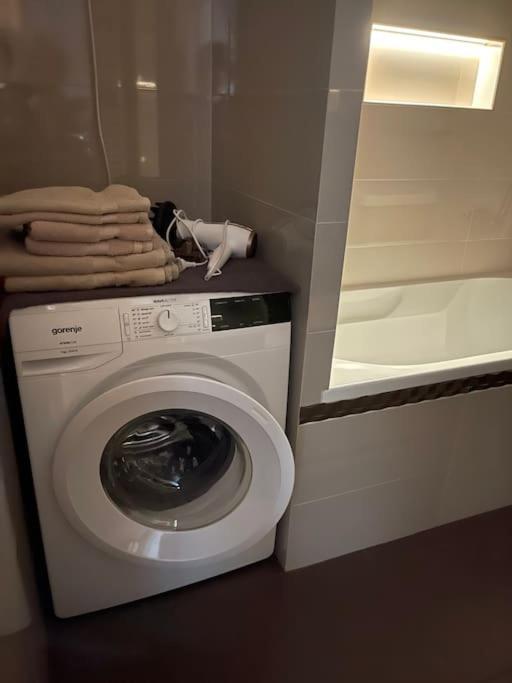 Priestranny 3 Izb. Apartman V Centre S Parkovanim. Banská Bystrica Exteriér fotografie