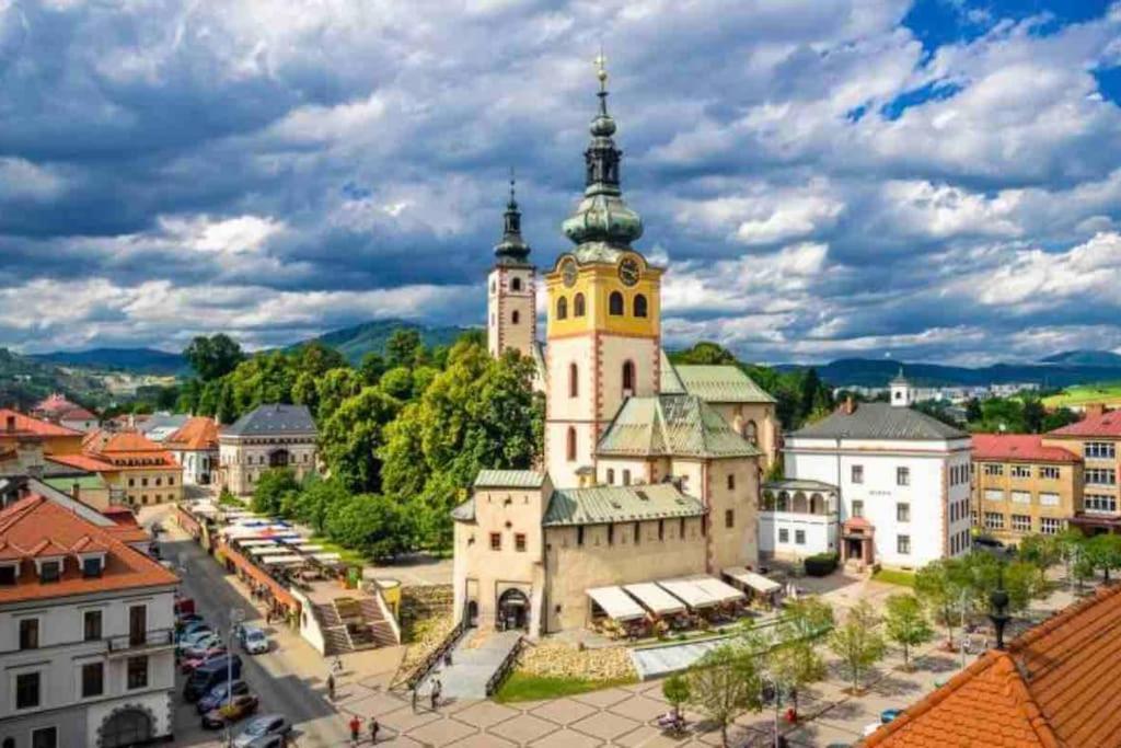 Priestranny 3 Izb. Apartman V Centre S Parkovanim. Banská Bystrica Exteriér fotografie