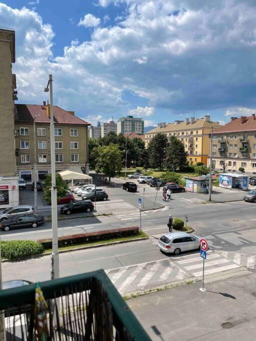 Priestranny 3 Izb. Apartman V Centre S Parkovanim. Banská Bystrica Exteriér fotografie