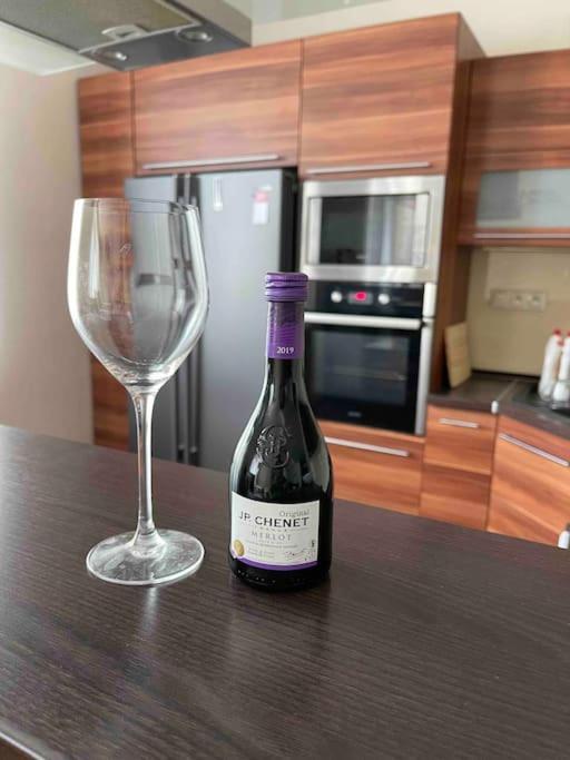 Priestranny 3 Izb. Apartman V Centre S Parkovanim. Banská Bystrica Exteriér fotografie