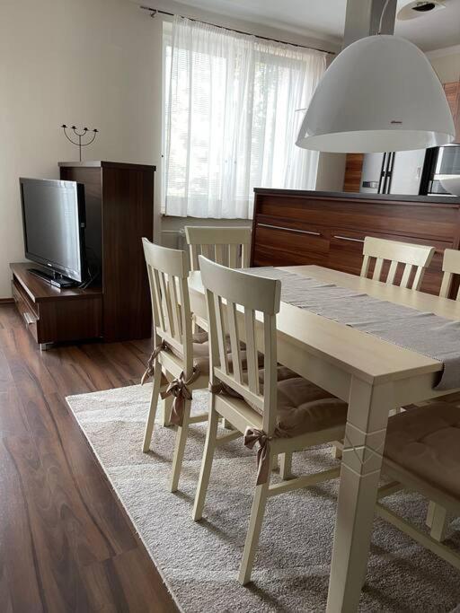 Priestranny 3 Izb. Apartman V Centre S Parkovanim. Banská Bystrica Exteriér fotografie
