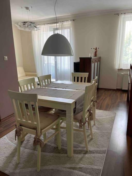 Priestranny 3 Izb. Apartman V Centre S Parkovanim. Banská Bystrica Exteriér fotografie