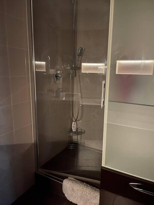 Priestranny 3 Izb. Apartman V Centre S Parkovanim. Banská Bystrica Exteriér fotografie